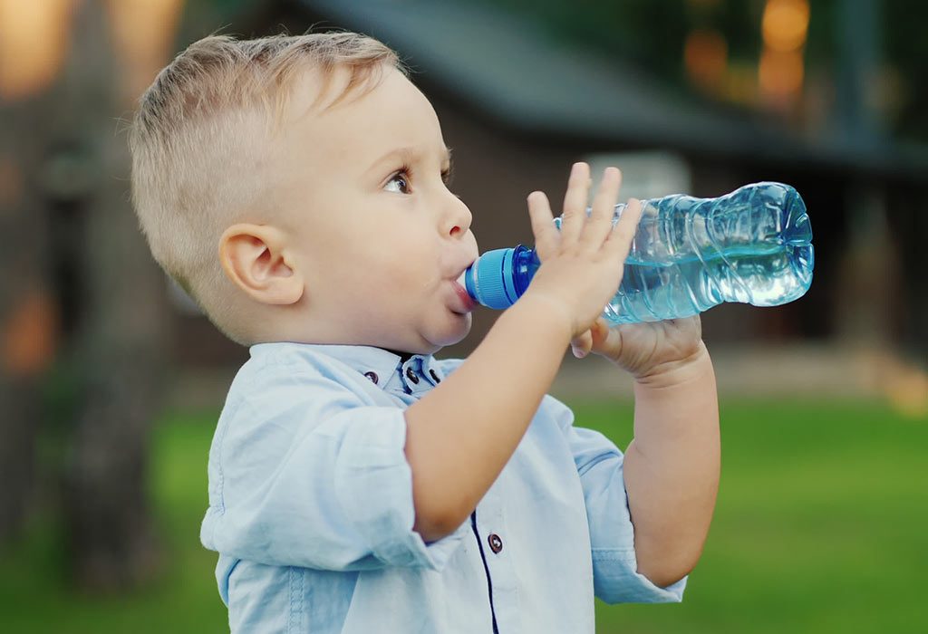 آب دادن به کودکان قبل از غذا