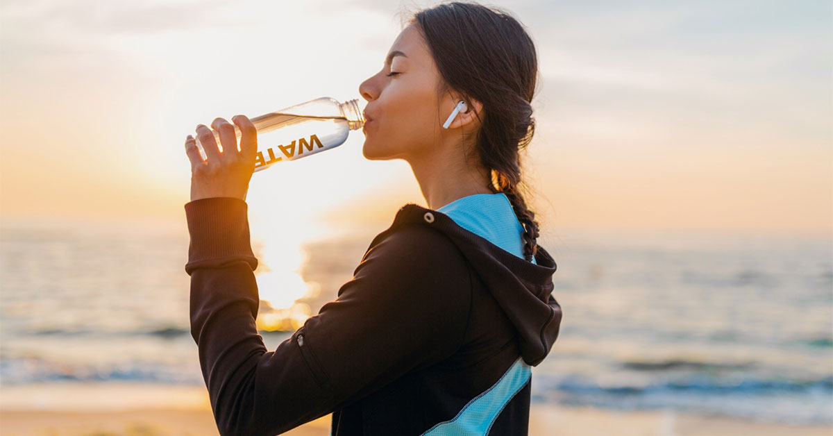 نوشیدن آب کافی برای عملکرد بهتر کلیه