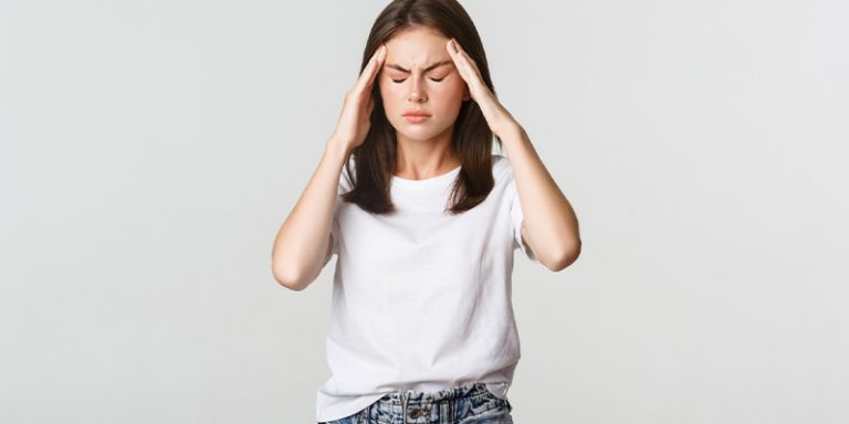 میگرن چیست؟ با محرکهای رایج میگرن آشنا شوید