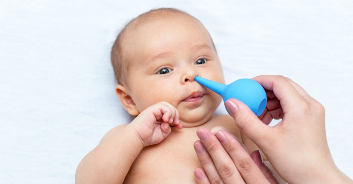 استفاده از پوار بینی برای تمیز کردن بینی کودک