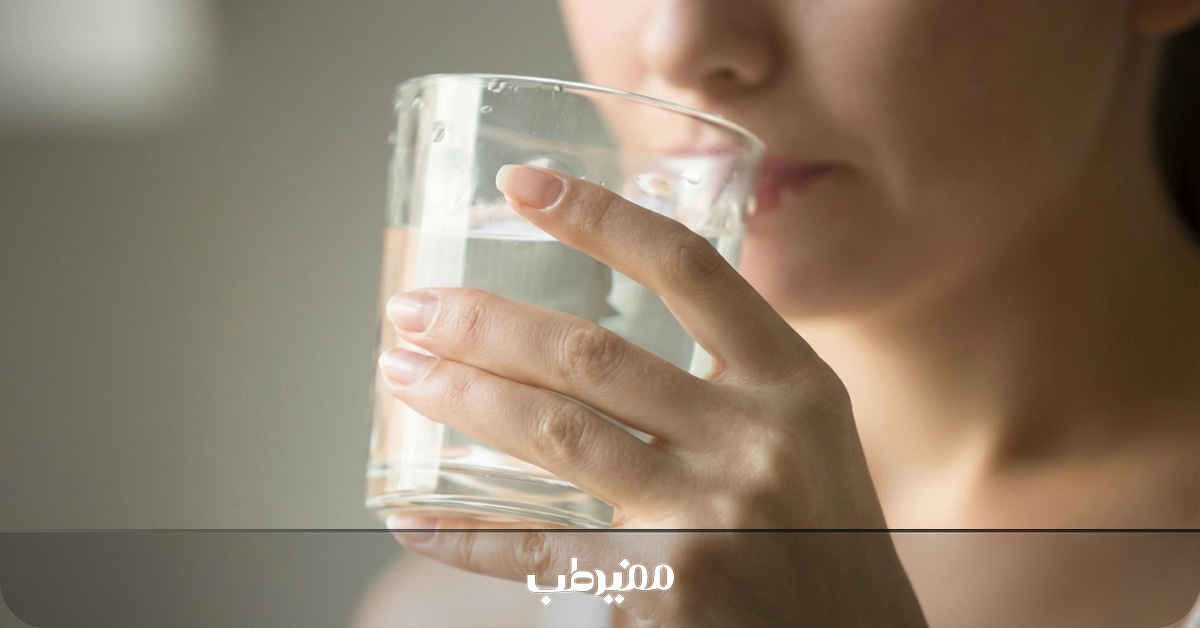 تأثیر نوشیدن آب بر بوی بد باد معده